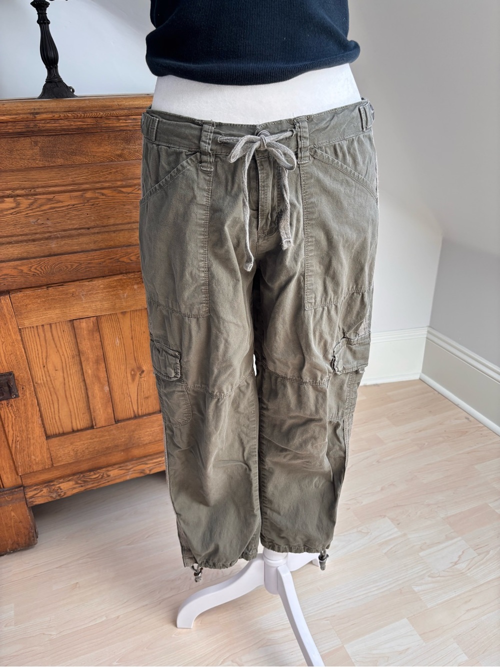 Liquidx Cargo Capris 💚